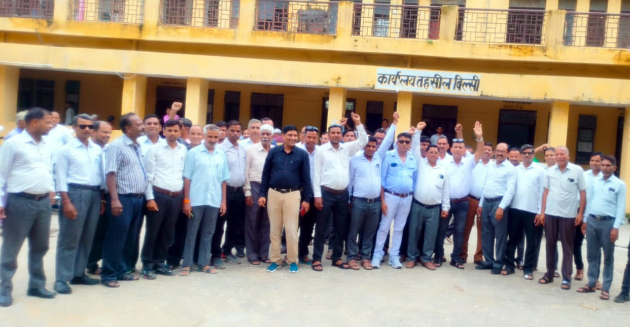 Lawyers protest against Tehsildar continues