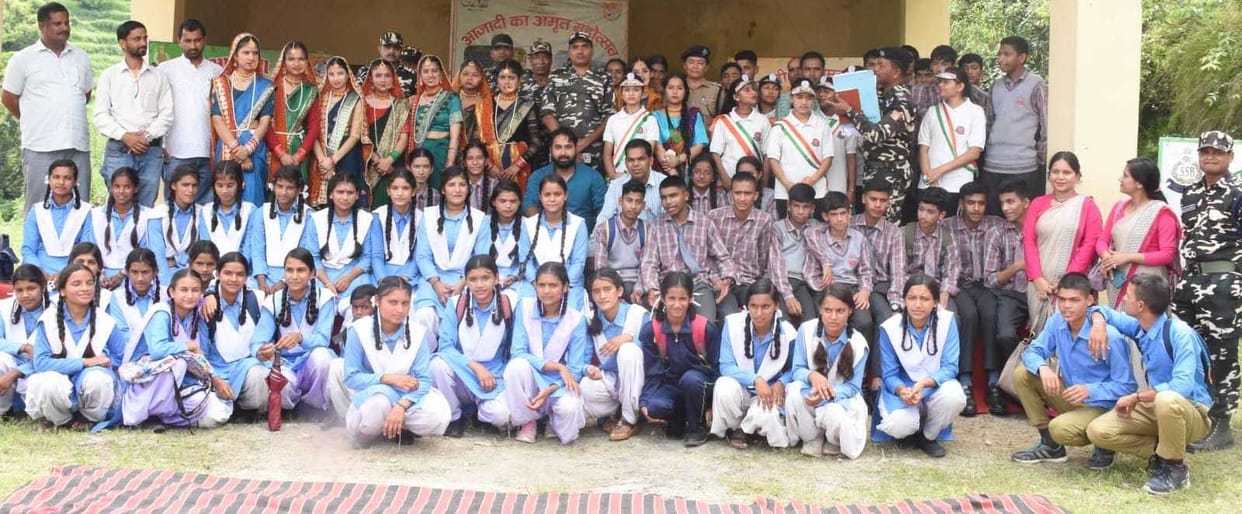 78 students of Champawat district visited the border