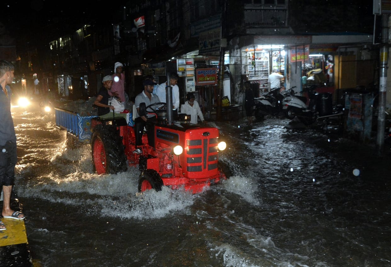 Roads became ponds in torrential rains, water increased in Hindon