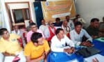 बलरामपुर के दीक्षित कालोनी में आयोजित गोष्ठी में मौजूद लोग।