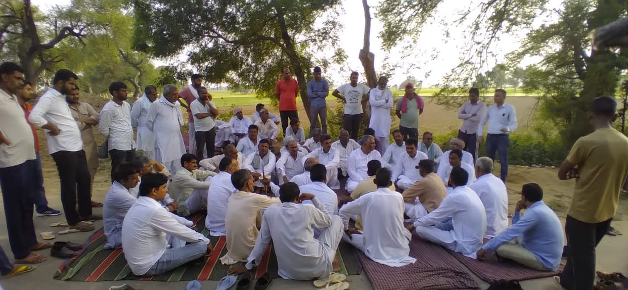 Farmers opened jam after 56 hours on the main road connecting Ellenabad to Nohar