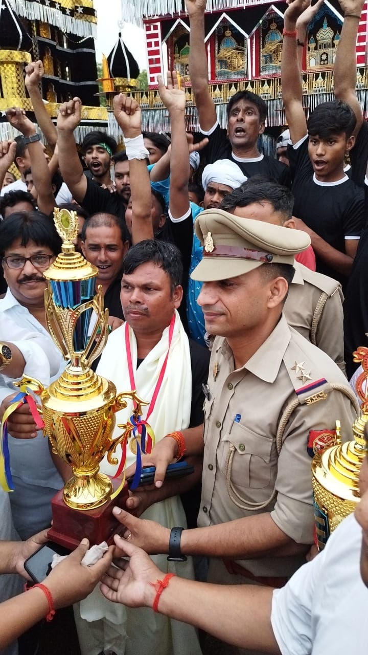 Chandpar Tajia got first prize, Imam Chowk Bhatni got second prize.