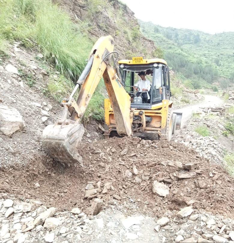 Bageshwar 9 roads traffic disrupted