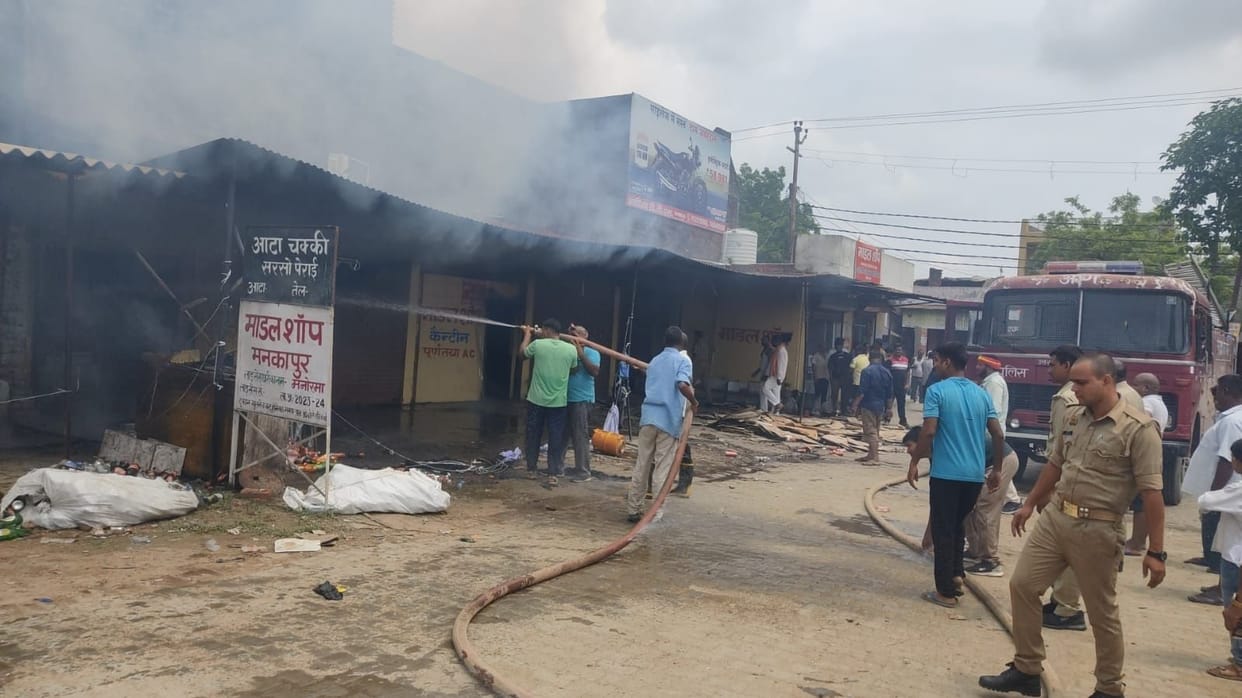 Model shop caught fire due to leakage in gas cylinder