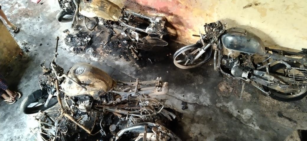 Couple with two children on firejumped from the third floor, injured