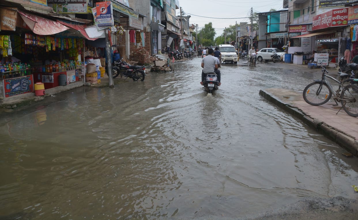 Politicians just compete to take credit, waterlogging does not break with officers