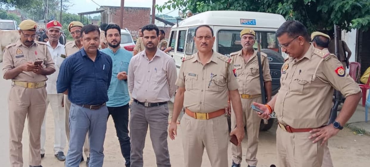 Report on 80 in assault and firing, four arrested