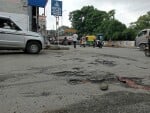 वर्कशॉप लाइन की खस्ताहाल सड़क । संवाद