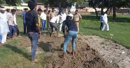 Married woman dead body removed from grave in Budaun