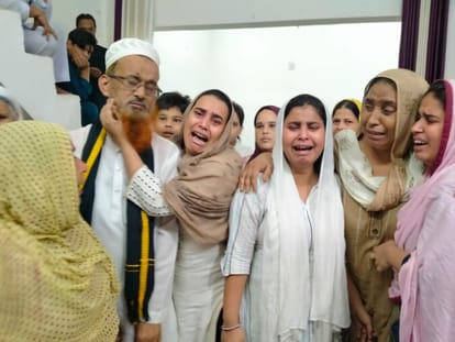 Bulldozers walked on the houses of the murderers