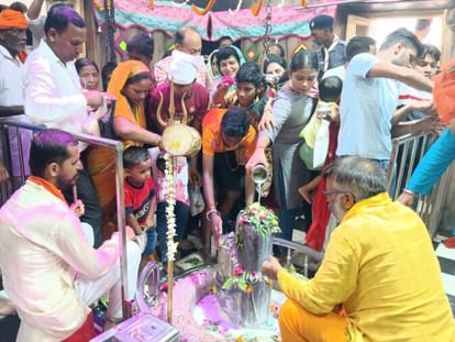 Groups of Kanwariyas left for Jalabhishek amidst tight security from Mandi