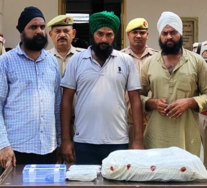 STF caught seven kg of opium being carried in the car