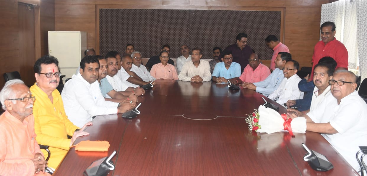 CM Yogi held dialogue with traders at Circuit House