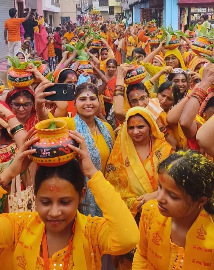 Kalash Yatra was taken out with pomp in his town