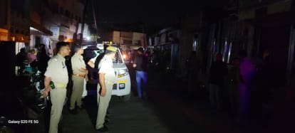 Pilibhit News: शहर में बिना अनुमति हो रहा जलसा पुलिस ने रुकवाया Police stopped procession without permission in the city