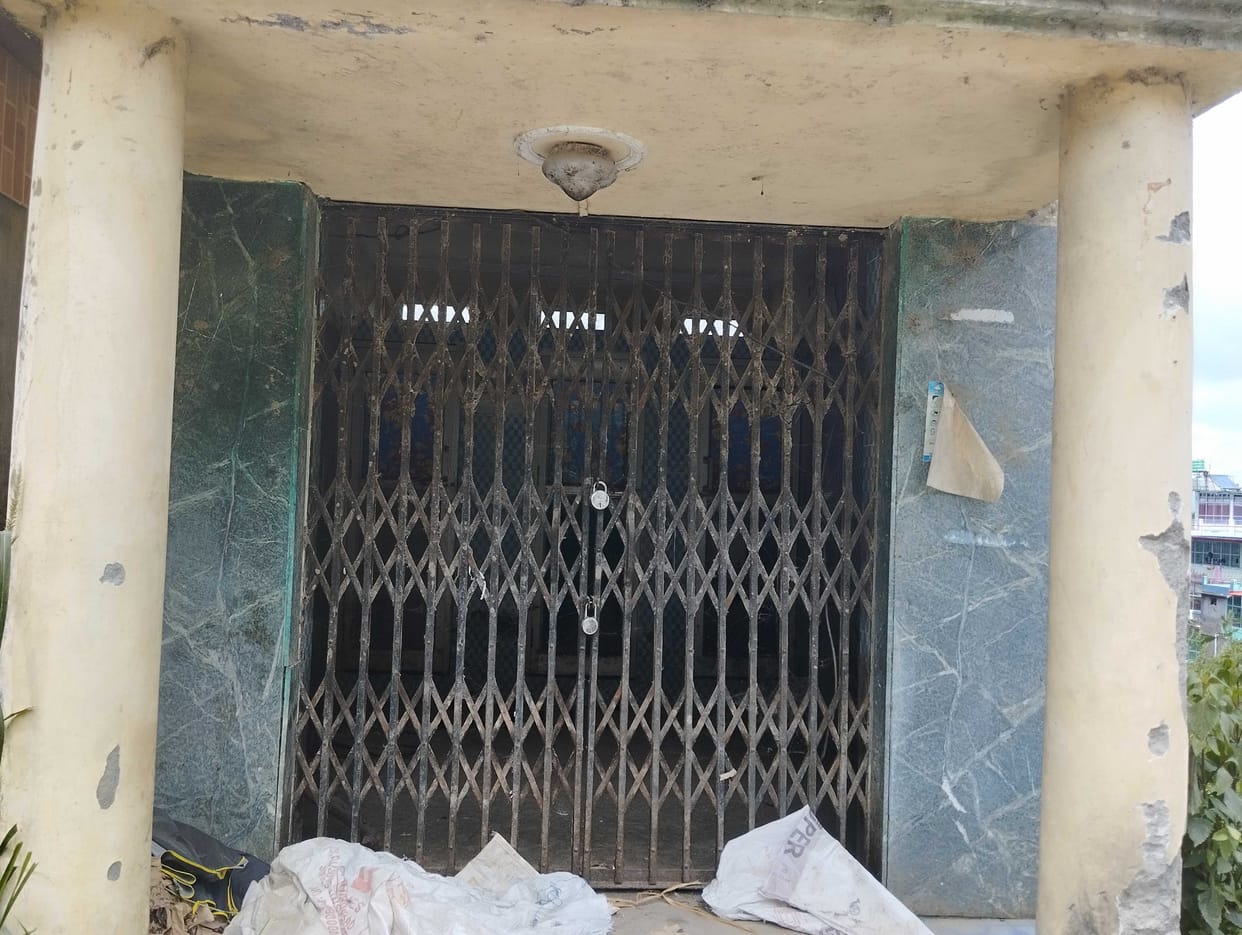 Public toilets: new ones are not made, locks of old ones are not open