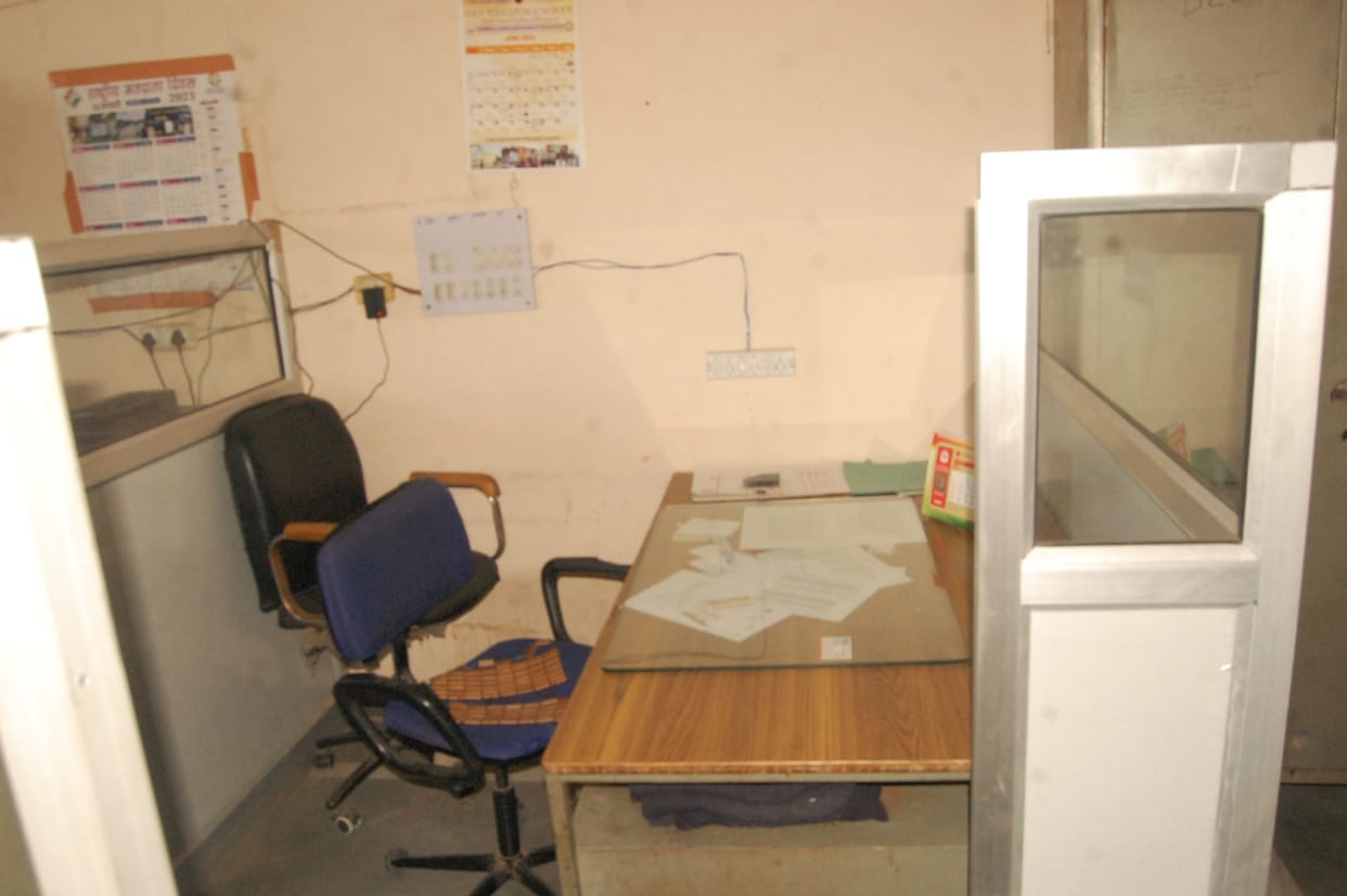 Salary of 10 thousand employees including five thousand teachers stopped, bills not made
