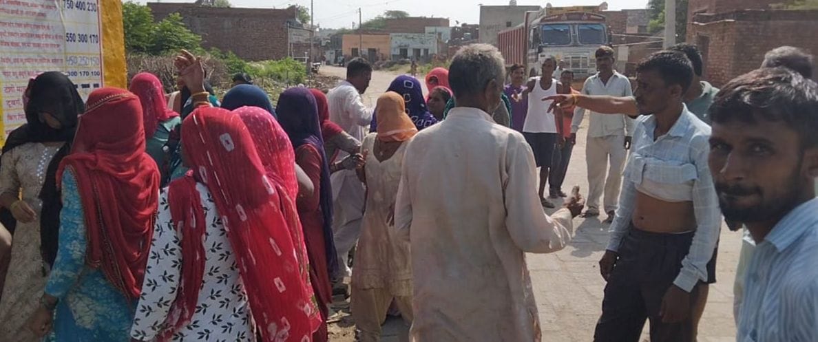 Women protested outside the liquor contract, shouted slogans