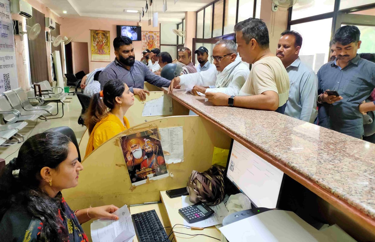 112 people deposited property tax of 12.68 lakhs on the last day of exemption