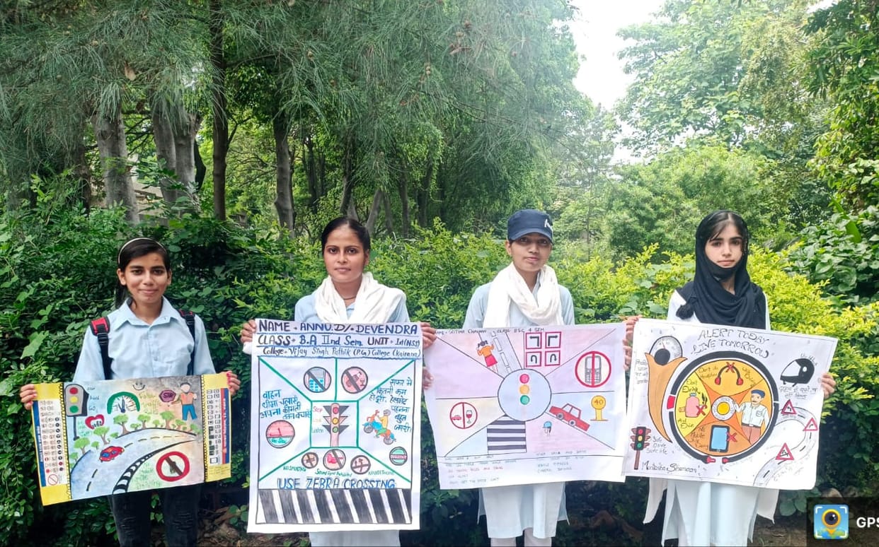 Message of traffic rules given in poster competition