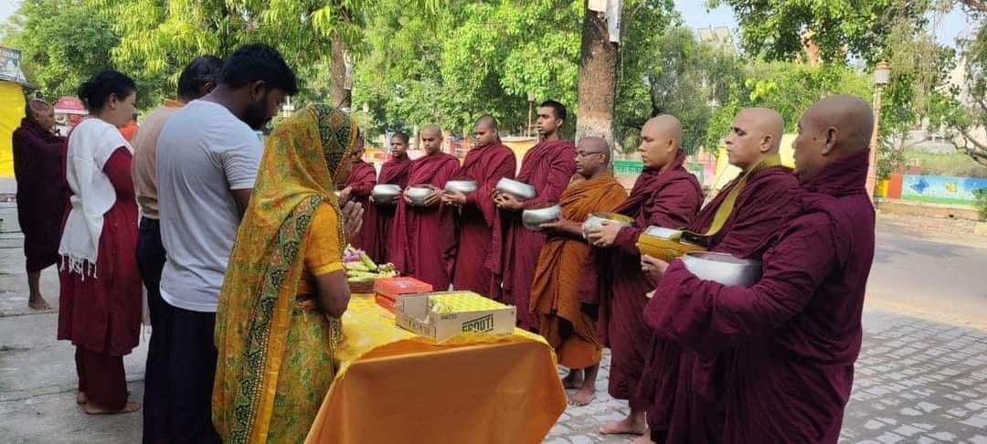 Buddhist worshipers donated union to monks
