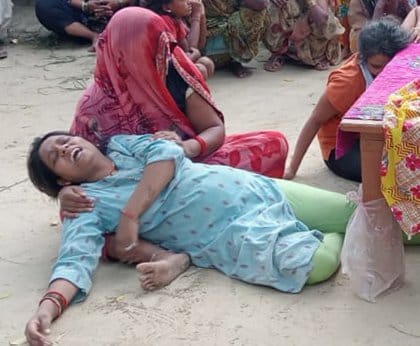 Death of a young man injured by beating, 11-hour sit-in by keeping the dead body at the door