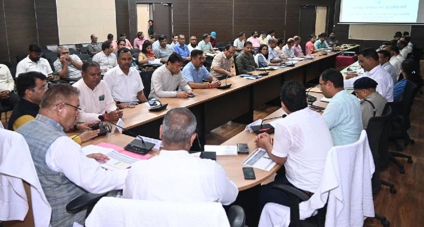 Department should propose big schemes for state plan: Joshi