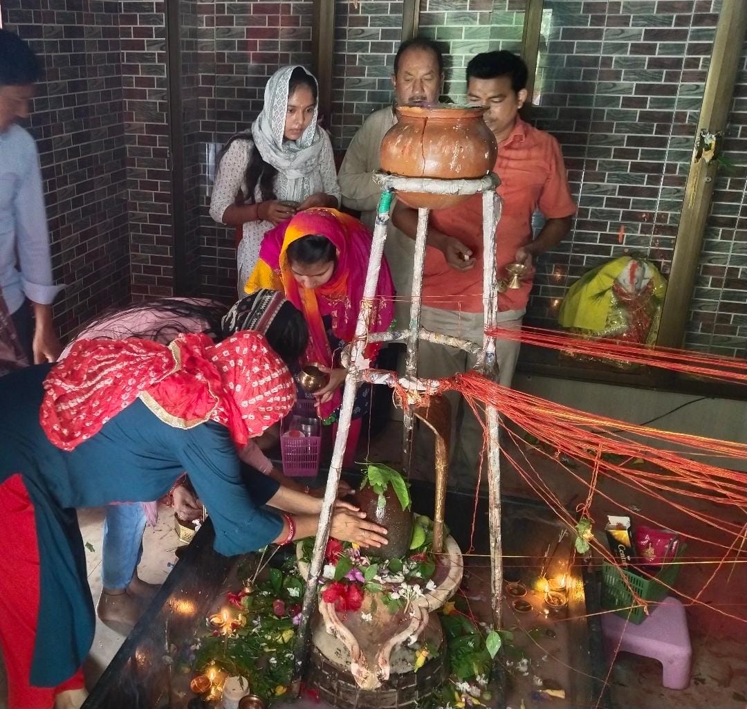 Har-Har Mahadev echoed in pagodas, devotees gathered for Jalabhishek