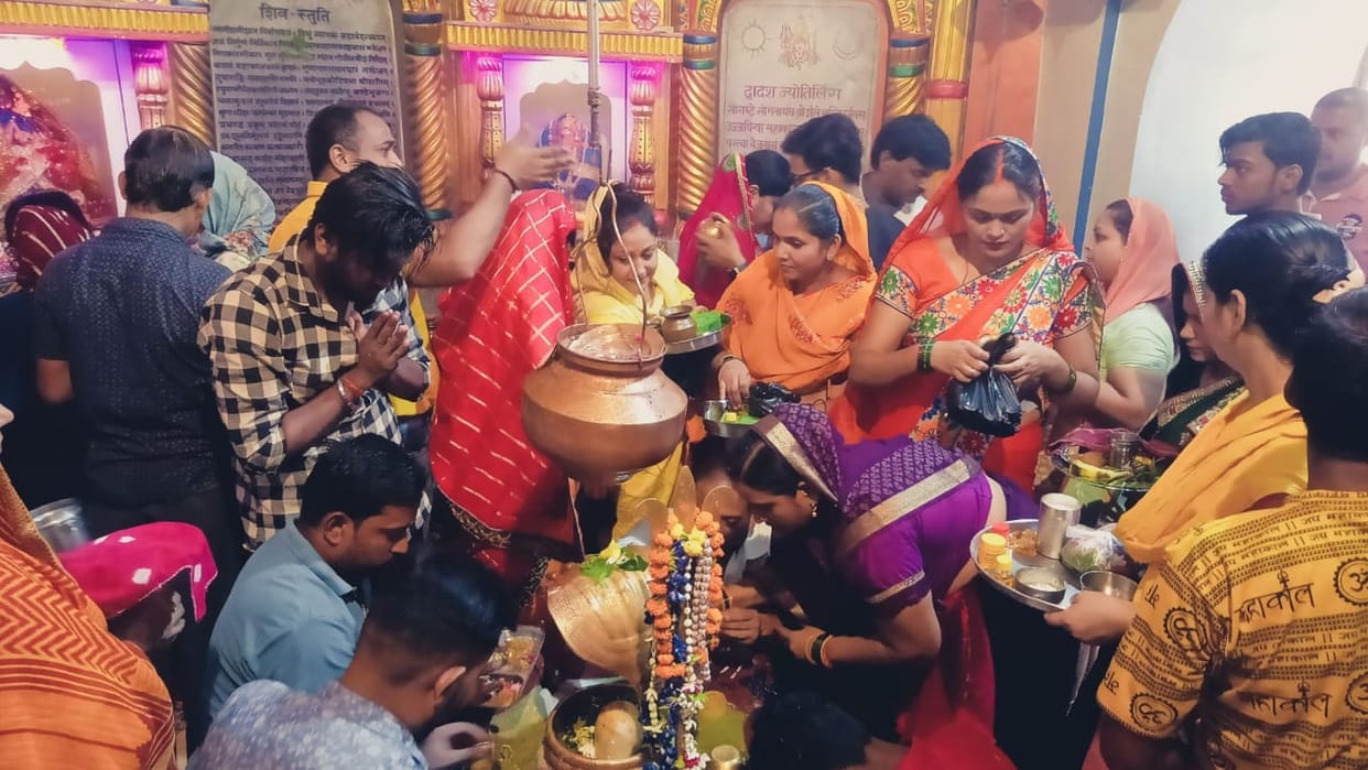 Devotees performed Jalabhishek of Mahadev