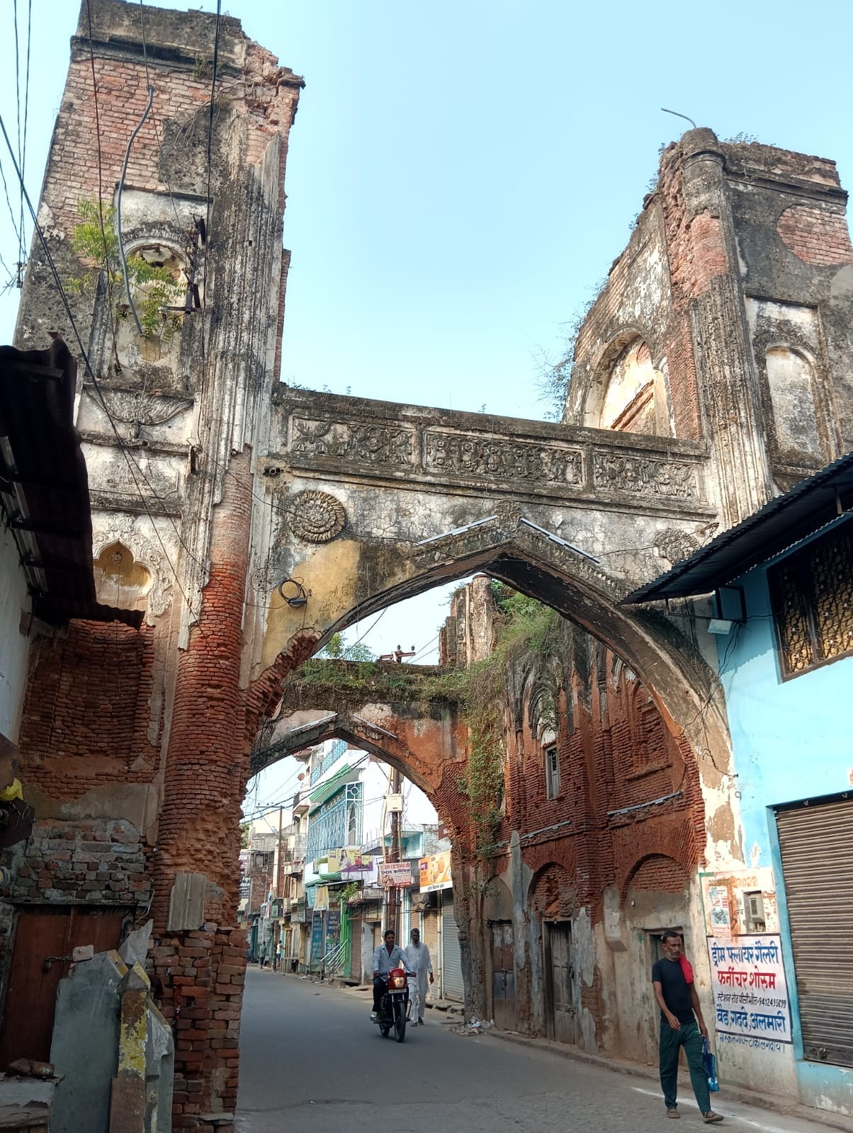 Conservation on paper... Historical heritage on the verge of being grounded
