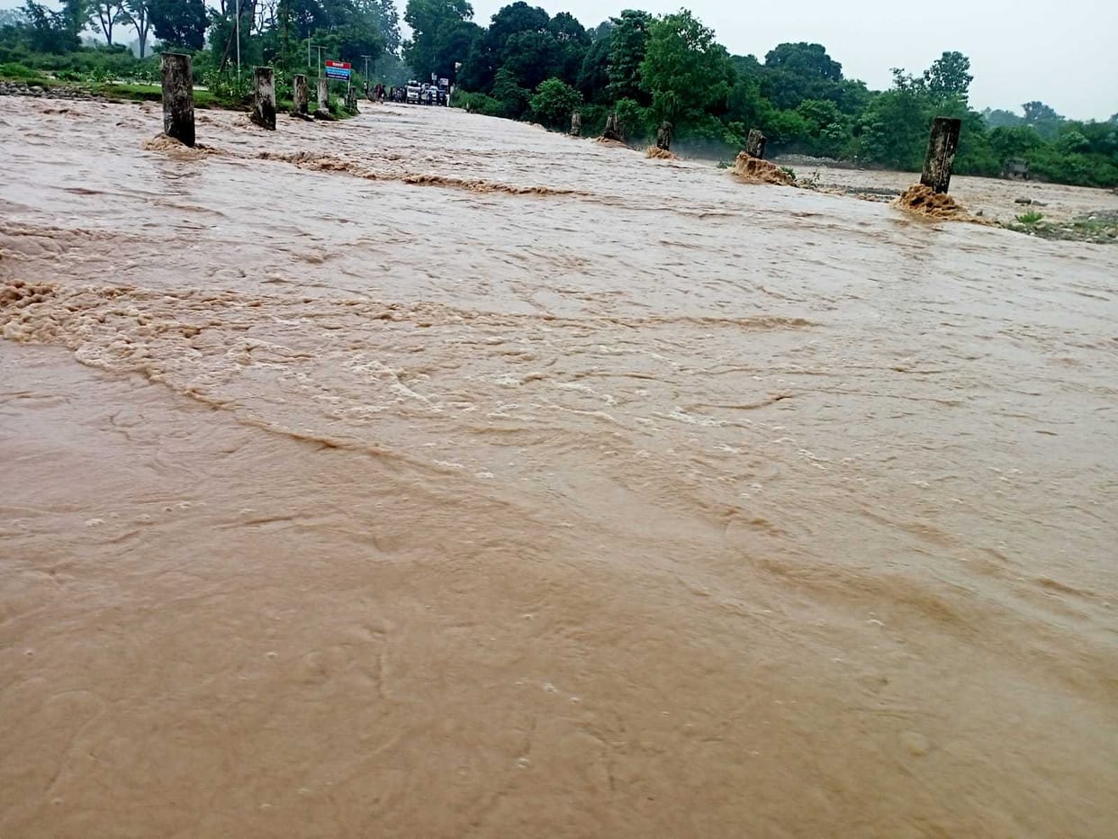 Kiroda drain overflowed, movement stalled for an hour