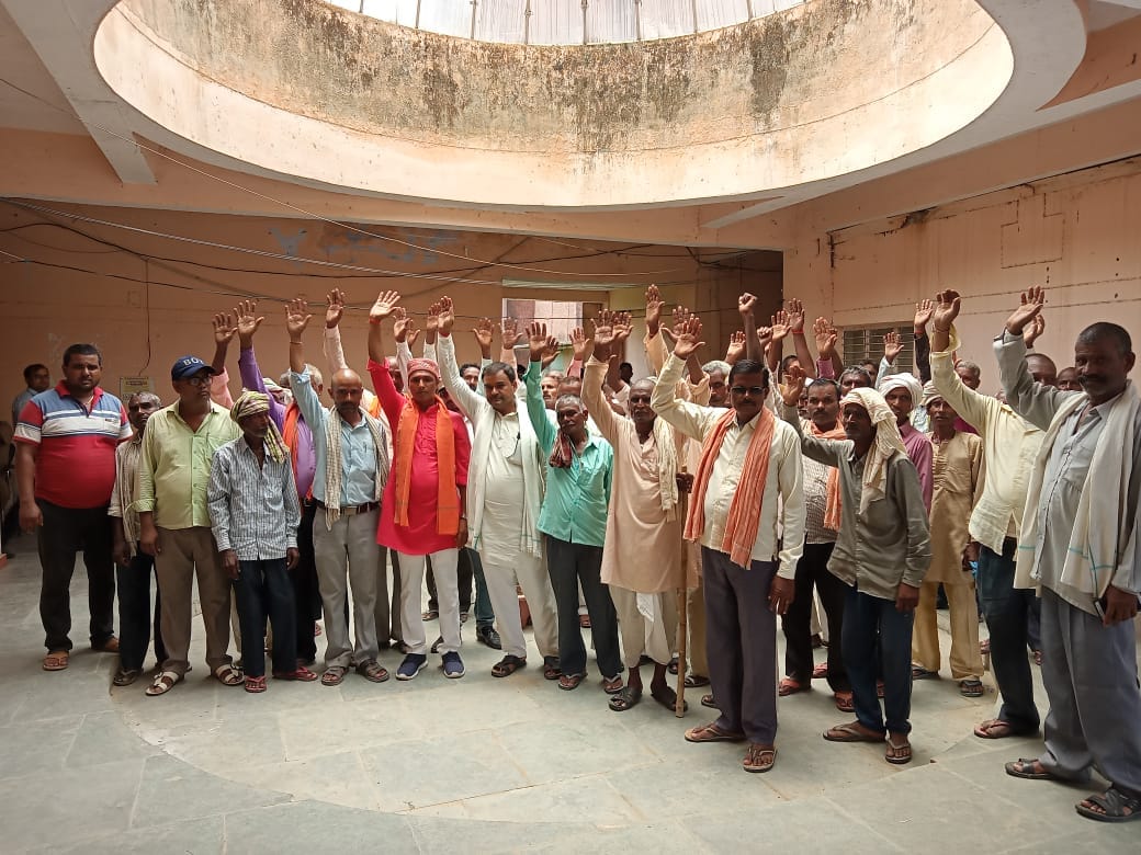 Deprived of government schemes, farmers of Chapra East village demonstrated