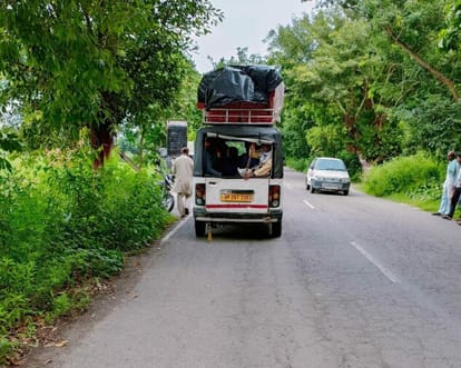 There are no roadways buses, Duggamar vehicles do arbitrarily
