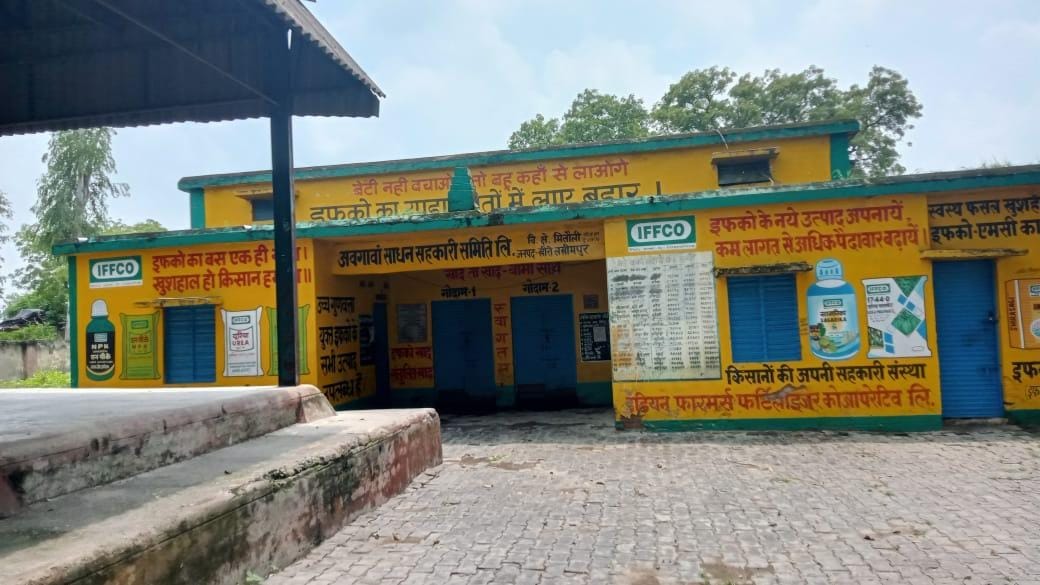 Godowns of cooperative societies empty, outcry across the district