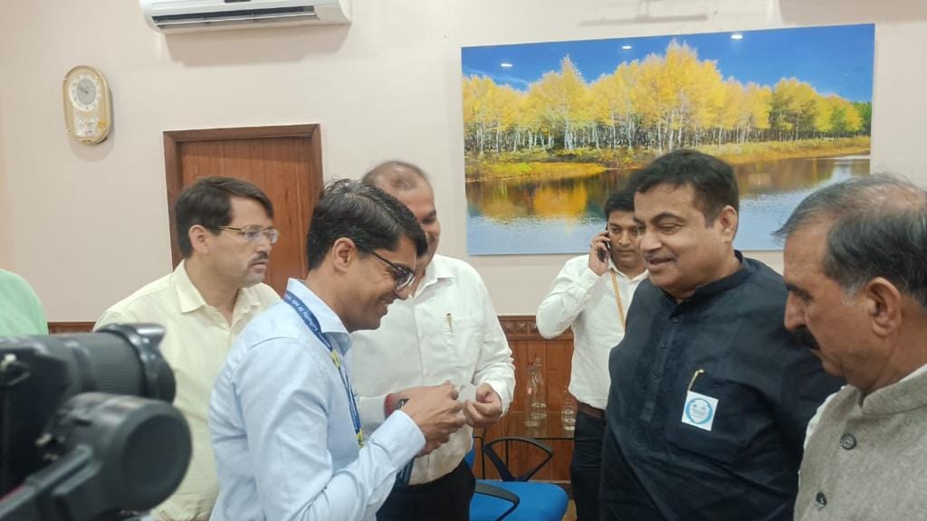Union Minister Gadkari got the badge of Security Culture Week