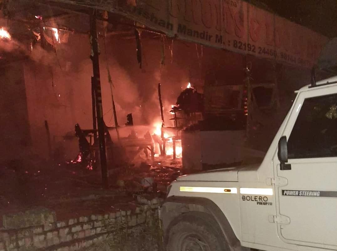 Shop burnt in Hathithan, loss of lakhs