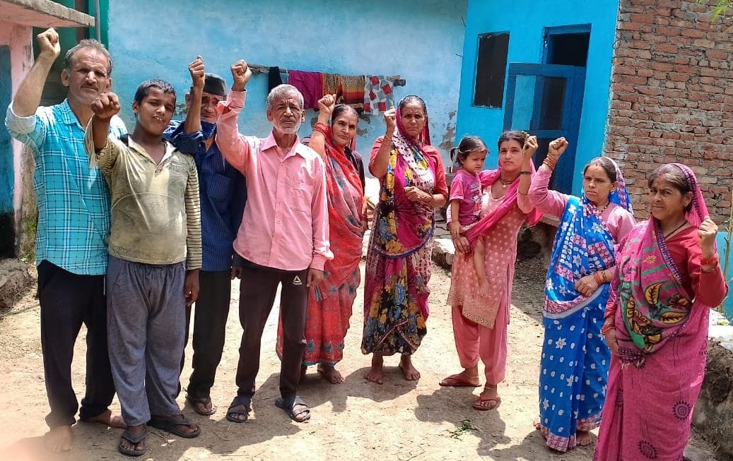 Demonstration of villagers fearing disaster, demand for displacement
