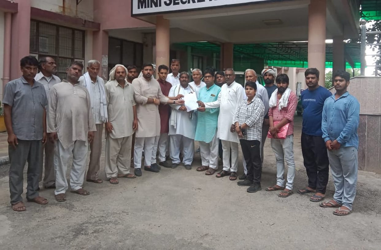 Relatives and villagers of the deceased met the SP in the prisoner's death case