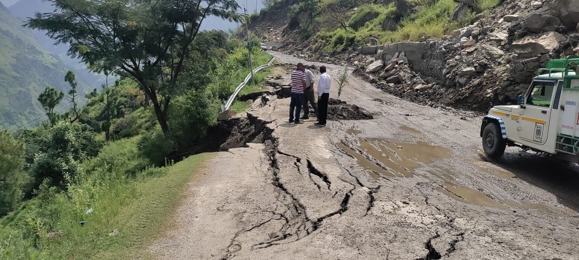 rampur news, nh, damage, neni, juery,