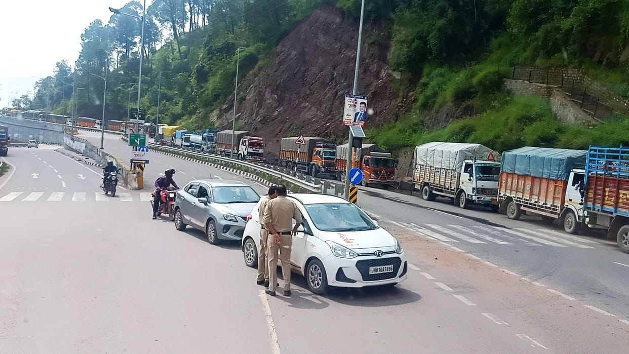 On alternate road after highway closure

Traffic diverted, a pickup fell into a ditch