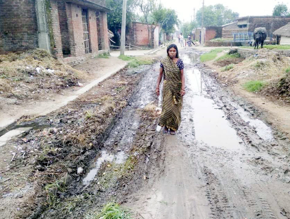 Bela Kalan villagers pass through muddy dirty water