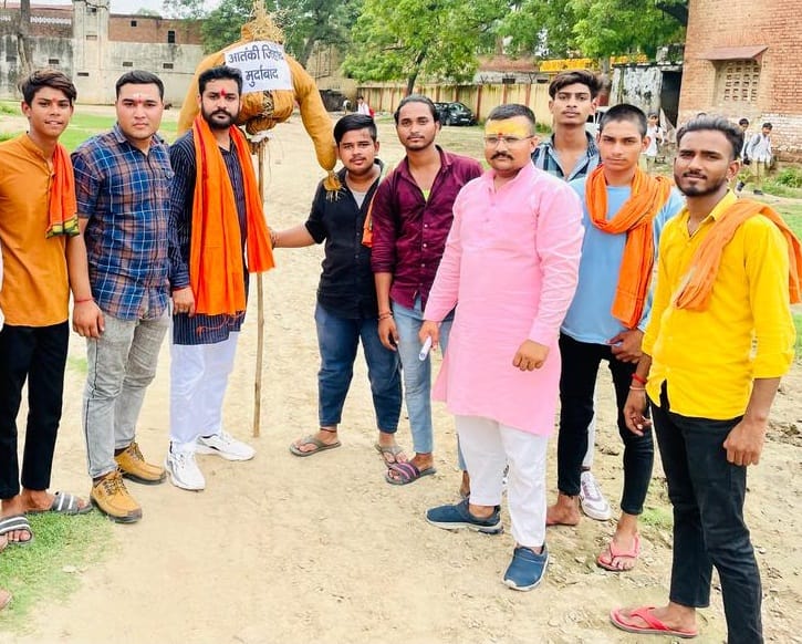 Bajrang Dal protests against Mewat incident, effigy burnt