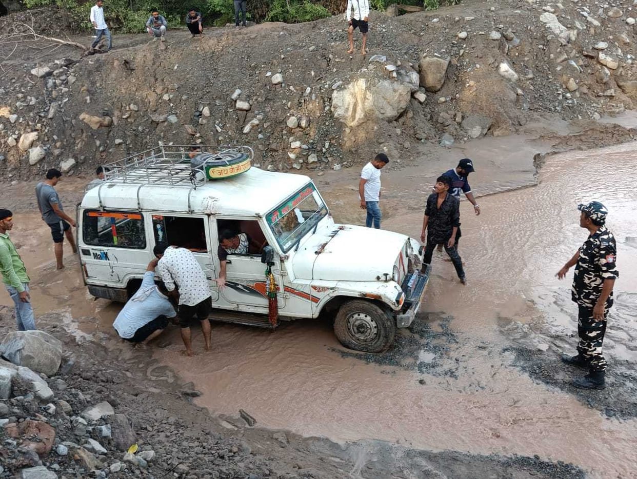 Debris came again in Batnagad, Purnagiri road remained obstructed for five and a half hours