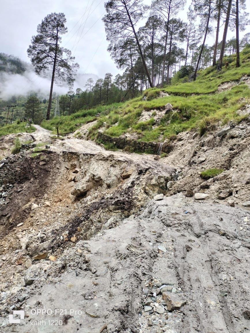 rampur news, sari khad, road, damage,