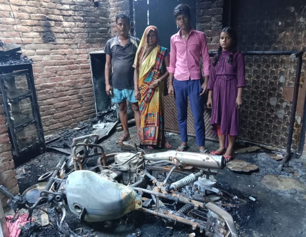 Fire broke out while cooking, household items burnt
