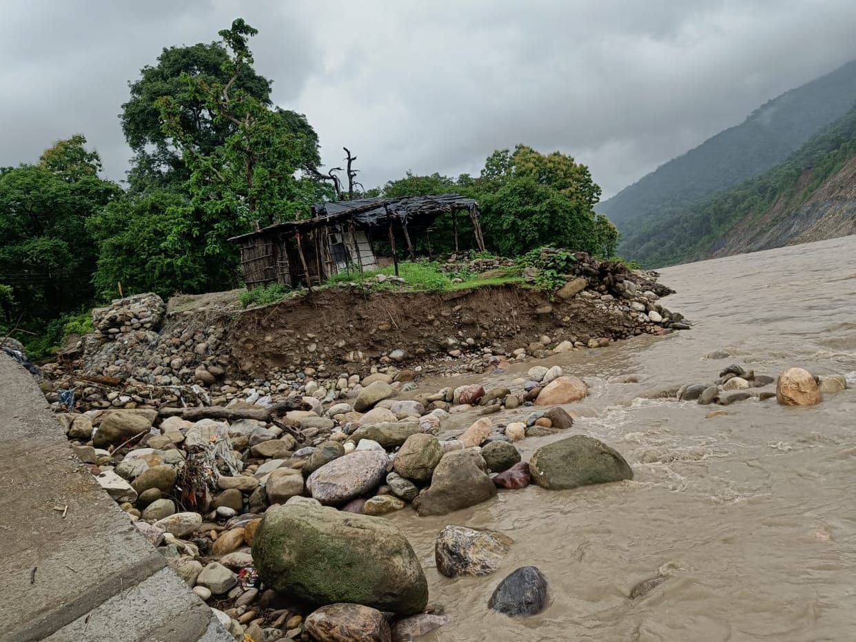 Erosion increased due to Sharda's boom in Ucholigoth and Boom, danger to the village