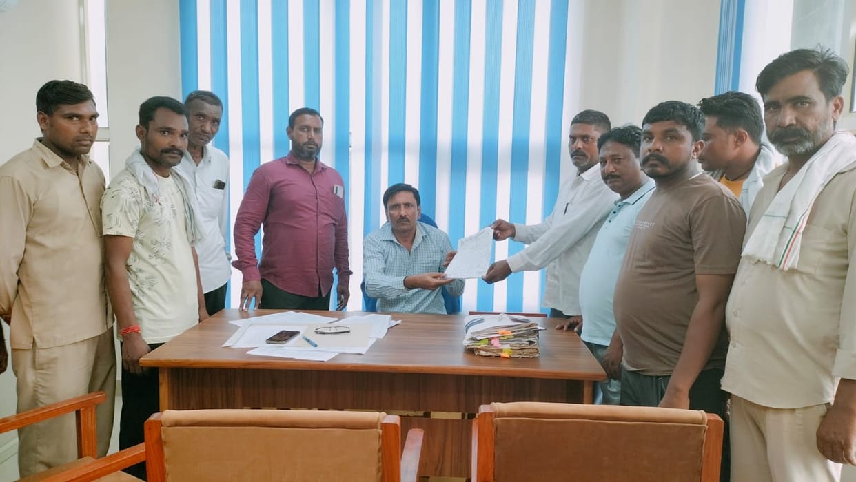 Safai Karamcharis demanded equal pay for equal work