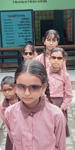 Reaching school wearing glasses to avoid eye flu