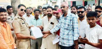 Two constables of Sindhauli police station refusing to take Kanwar Yatra