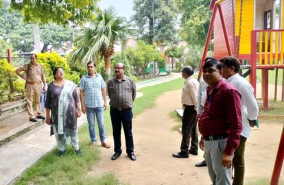 Budaun News: पार्क में लगेंगे नए झूले, हटेगा मेनगेट के पास से कबाड़ New swings will be installed in the park, junk will be removed near Maingate